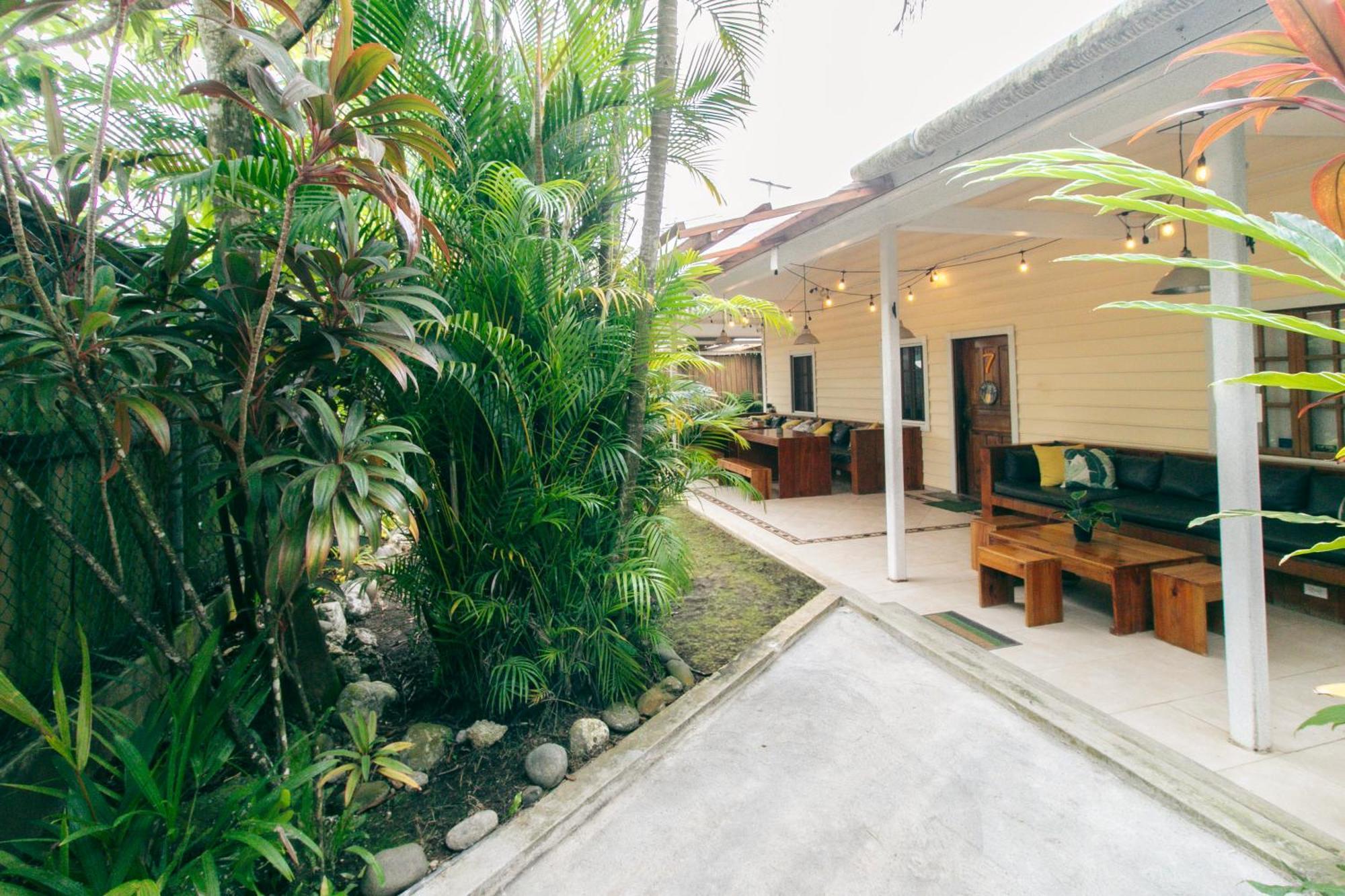 Pineapple House Guest house *